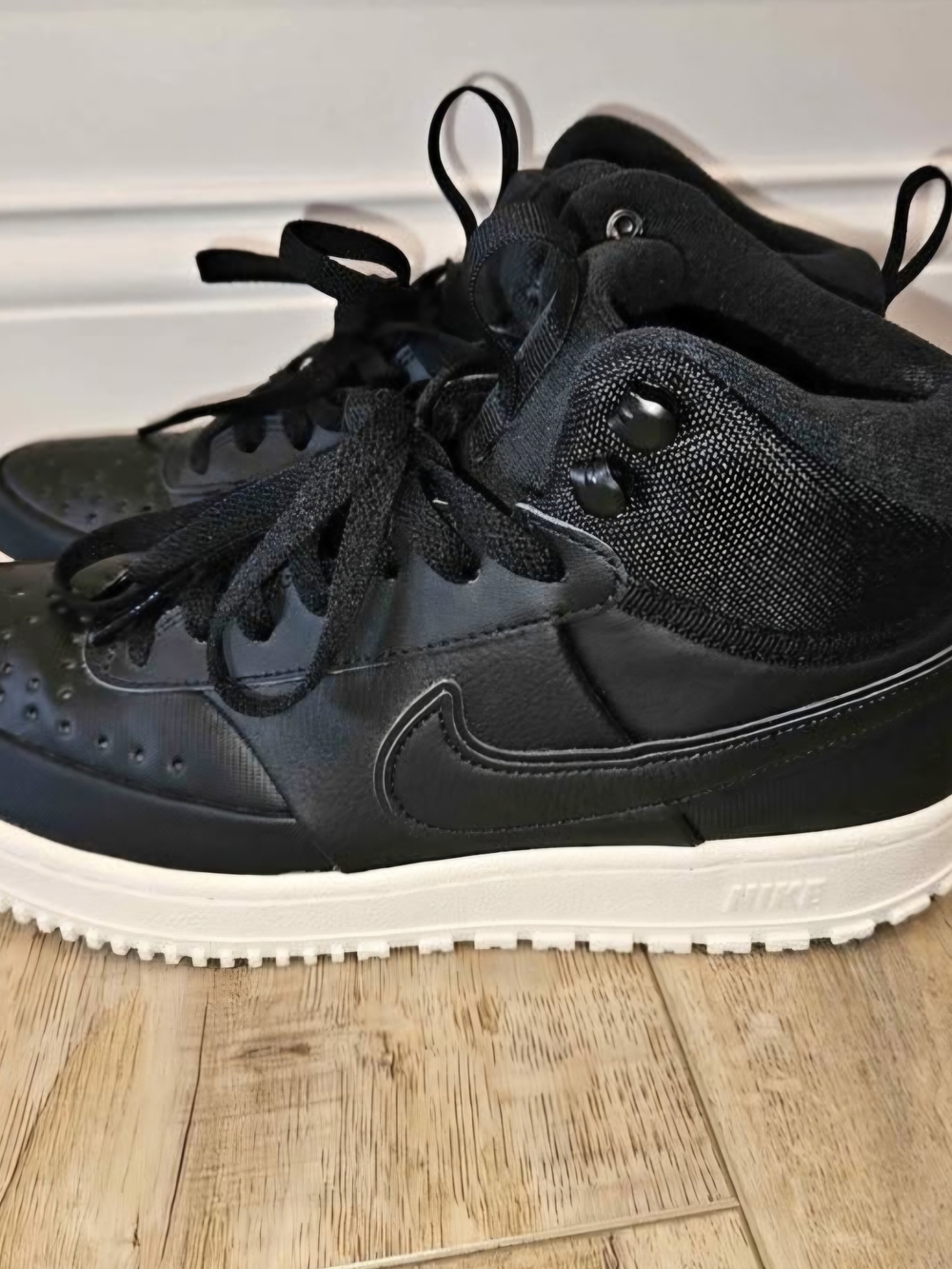 Like New Nike Black and White Mid-Top Sneakers